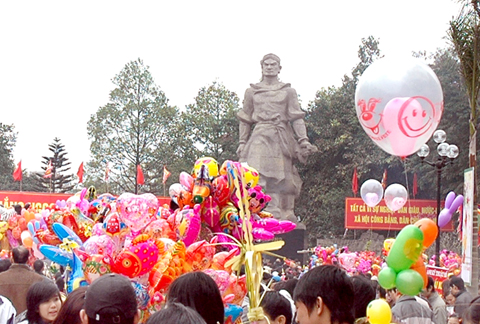 Nhà đối diện tượng đài: Vừa tốt vừa xấu Nhà đối diện tượng đài: Vừa tốt vừa xấu | ảnh 1