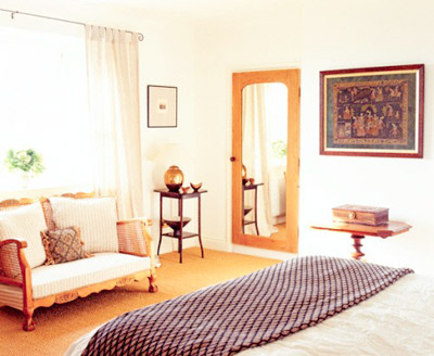 Những điều cấm kỵ khi bài trí phòng ngủ 1 Trong phòng ngủ không nên bài trí tấm gương lớn đối diện với cửa phòng