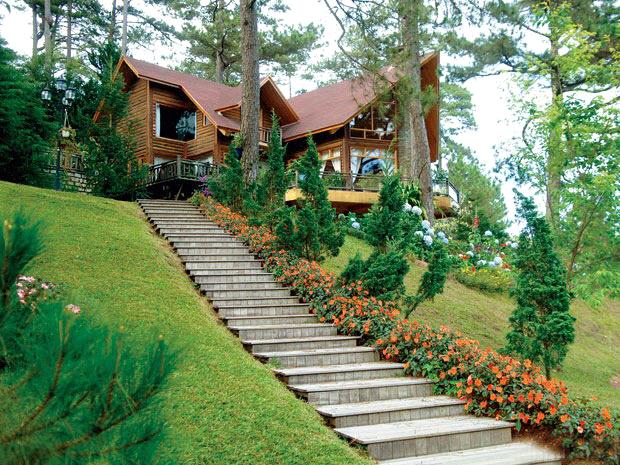 Nhà trên sườn đồi