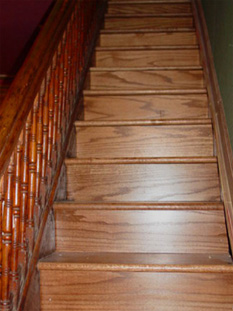 Cầu thang đối diện với cửa chính và cách hóa giải Cầu thang đối diện với cửa chính và cách hóa giải | ảnh 1