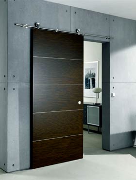 Tránh trực xung khi mở cửa nhà trực xung khi mở cửa