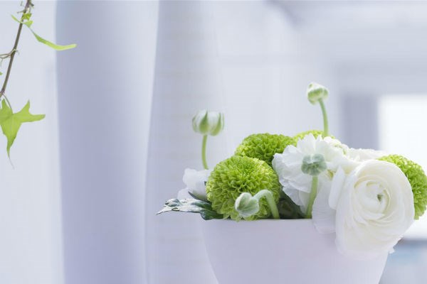 phong thủy bày hoa tươi