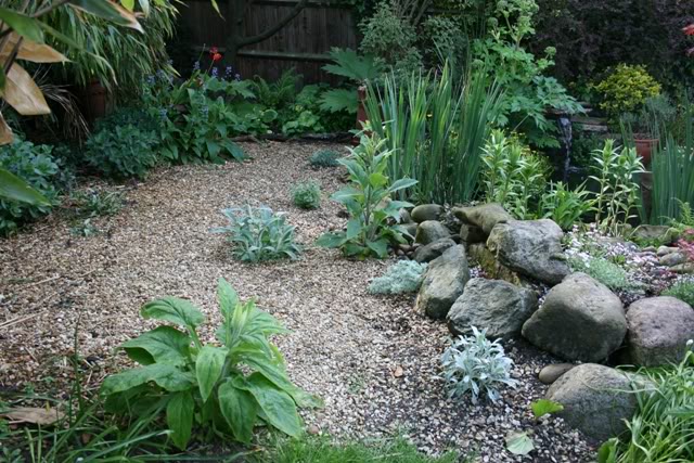 Những lưu ý khi dùng đá trang trí trong sân vườn 2