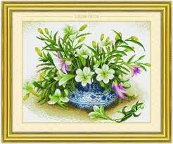 Cách treo tranh hoa loa kèn Treo tranh hợp phong thủy giúp cuộc sống thuận lợi hơn. Ảnh minh họa