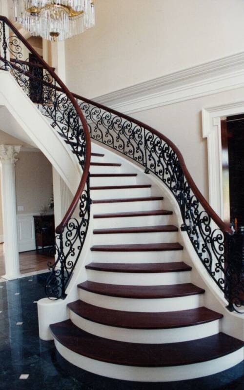 Tự thiết kế cầu thang an toàn và hợp phong thủy 3 Tự thiết kế cầu thang an toàn và hợp phong thủy | ảnh 4