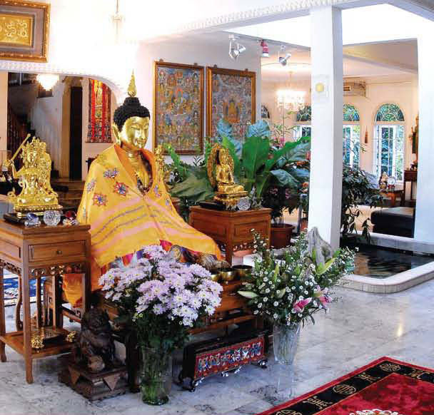 Tượng Phật được bày khắp nơi trong nhà của chuyên gia phong thủy Lilian Too Tượng Phật được bày khắp nơi trong nhà của chuyên gia phong thủy Lilian Too