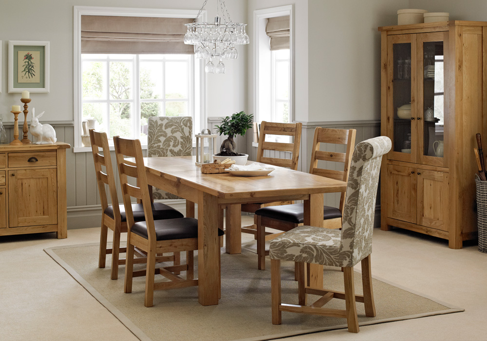 Phong thủy: Tránh đặt phòng ăn gần cửa ra vào Theo quan niệm phong thủy, phòng ăn không bố trí gần cửa ra vào, nếu không sức khỏe và tiền bạc đến rồi lại đi, khó mà giữ lại được.