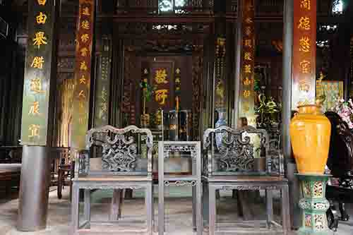 Dùng bình cổ mang lại vận may phong thủy