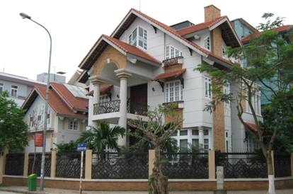 Phong thủy: Nhà lân cận cũng ảnh hưởng đến sinh khí của nhà bạn Theo phong thủy, đường lộ là thứ nguy hại nhất