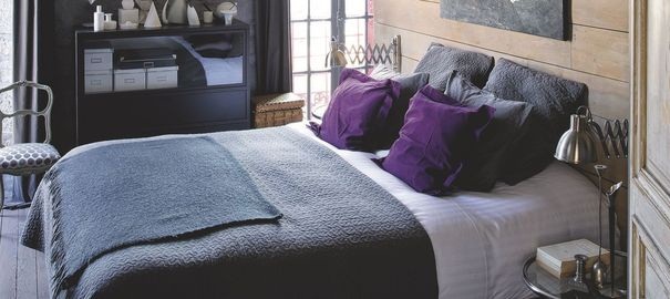 Các chuyên gia phong thủy khuyên nên quan tâm đến vị trí kế giường ngủ bởi nó có ảnh hưởng rất lớn đến chất lượng giấc ngủ vị trí kê giường ngủ