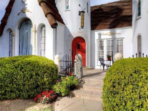 Ngôi nhà xinh với cửa màu đỏ hợp phong thuỷ 5 Ngôi nhà xinh với cửa màu đỏ hợp phong thuỷ | ảnh 6