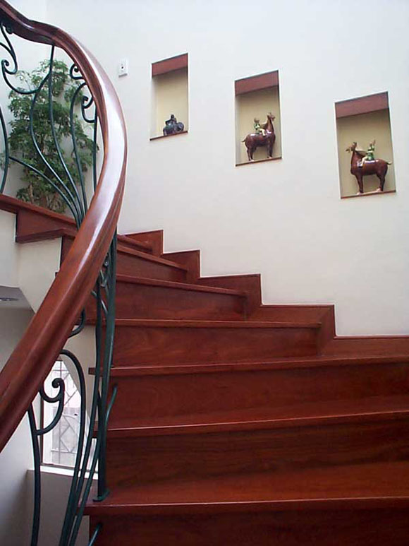 Cầu thang phải ngược chiều kim đồng hồ? 2