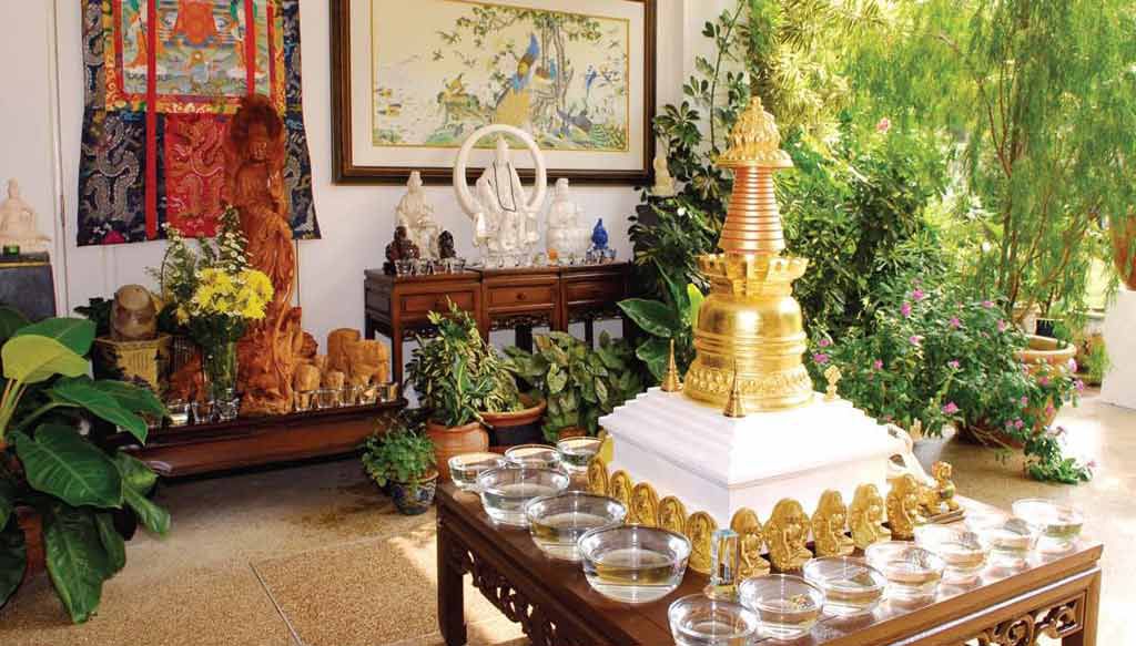 Rất nhiều vật phẩm phong thủy được bày trong nhà Rất nhiều vật phẩm phong thủy được bày trong nhà