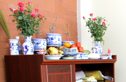 Đặt bàn thờ cho nhà chật theo phong thủy Đặt bàn thờ cho nhà chật theo phong thủy | ảnh 1