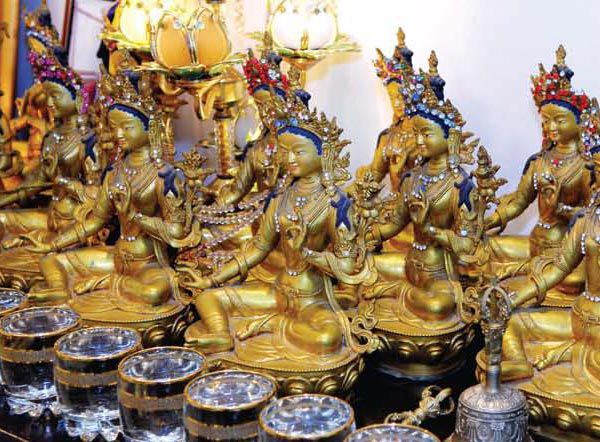 Những bức tượng trong nhà của chuyên gia phong thủy Lilian Too Những bức tượng trong nhà của chuyên gia phong thủy Lilian Too