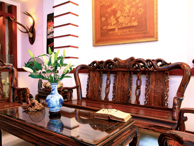 Đồ nội thất cổ xưa trong ngôi nhà hiện đại